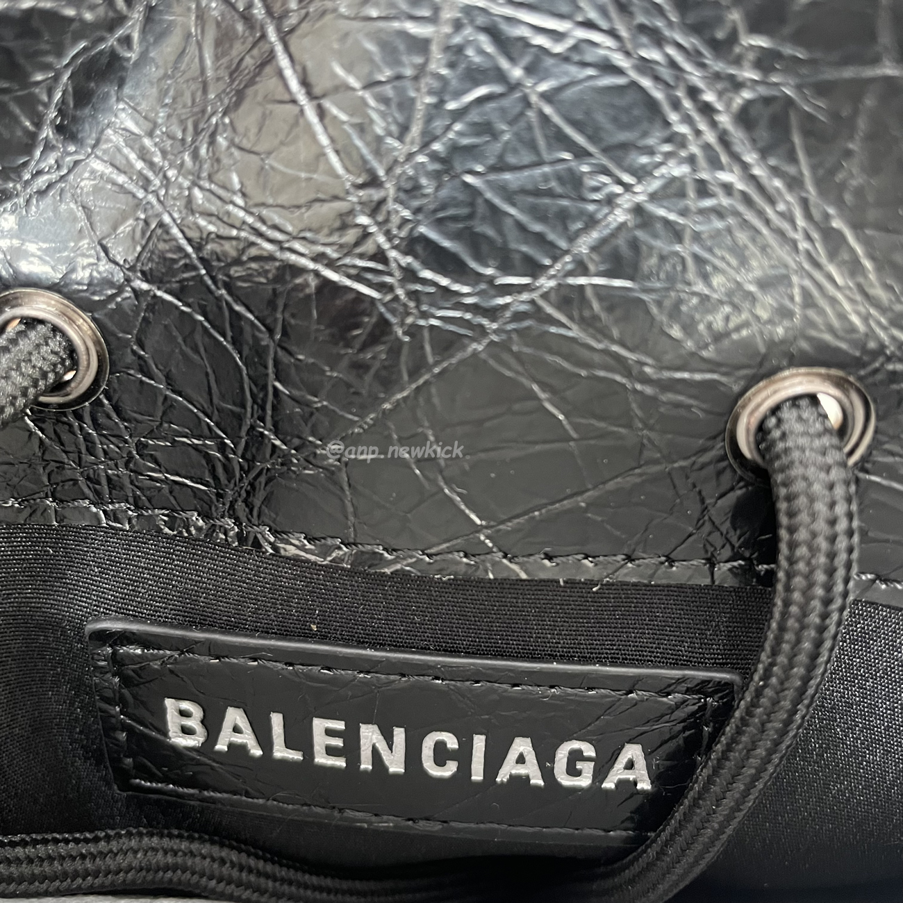 Balenciaga Explorer Arena Cracked Leather Messenger Bag Black (3) - newkick.vip